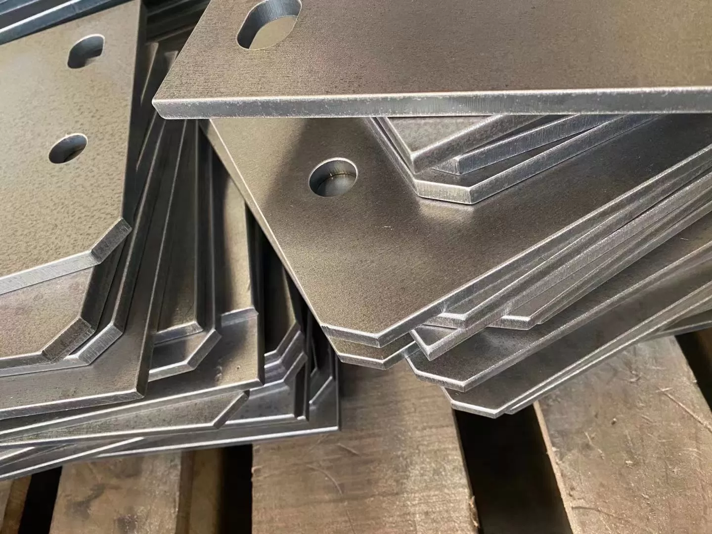 Types of Burrs and How Deburring Machines Handle Them